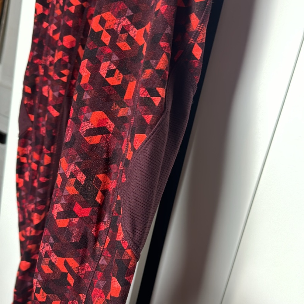 Athleta triangular be free tight women’s small red geometric leggings - Picture 4 of 12